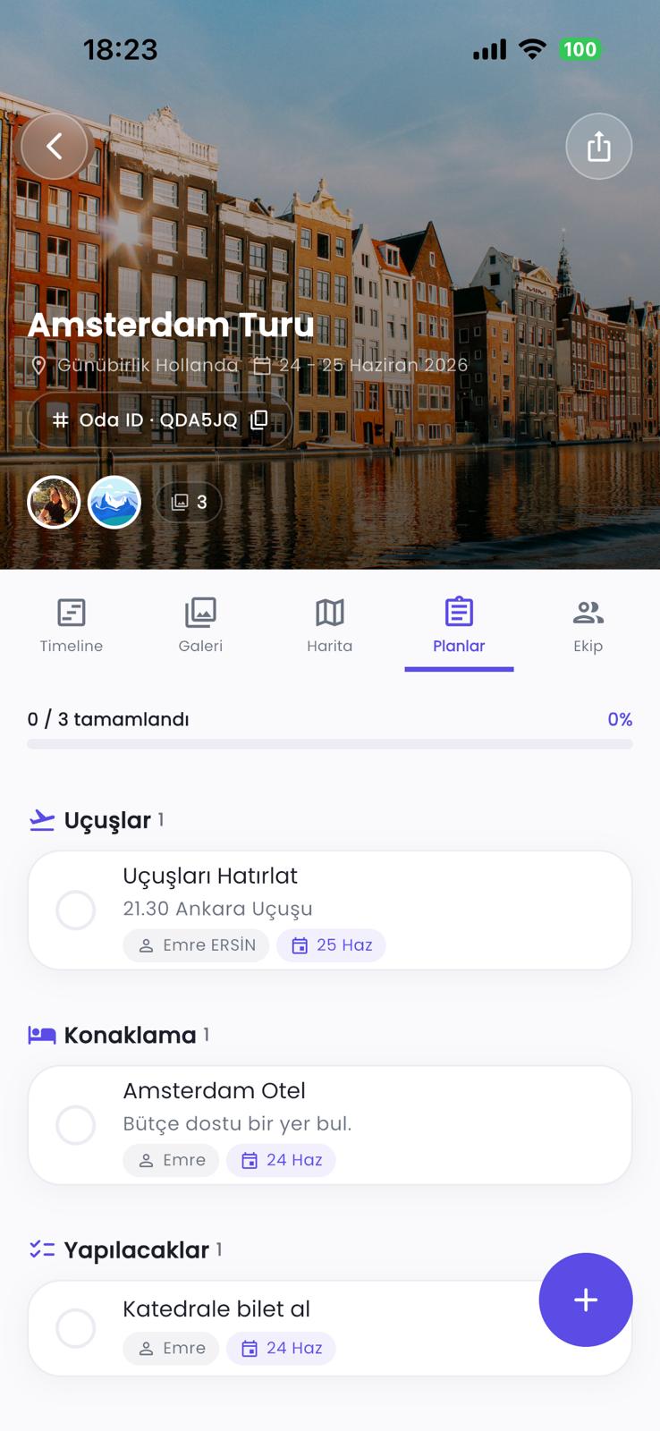 TravelRoom — Login screen
